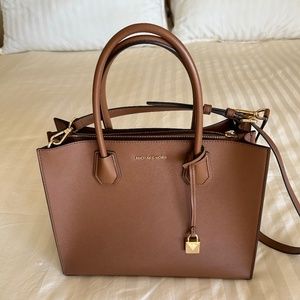 NWT Michael Kors Large Mercer Tote Saffiano Leather in Luggage color